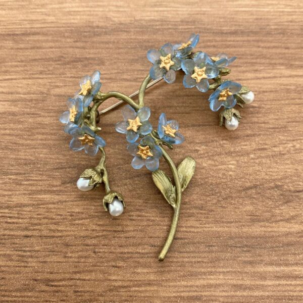 Gold forget-me-not brooch with pearls.