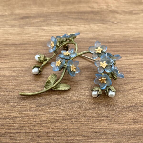 Forget-me-not flower brooch with pearls.