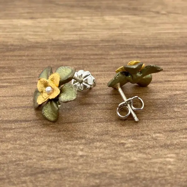 Gold and green flower earrings with pearls.