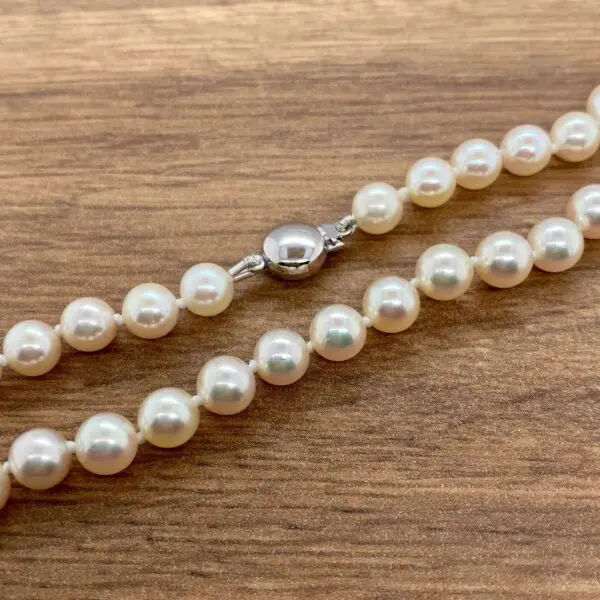 White pearl necklace with silver clasp.