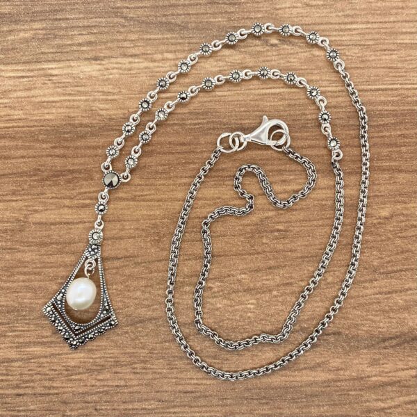 Silver necklace with pearl and marcasite pendant.