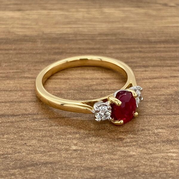 Gold ring with ruby and diamonds.