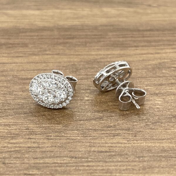 Diamond oval stud earrings in white gold.