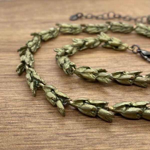 Gold wheat chain bracelet necklace jewelry.