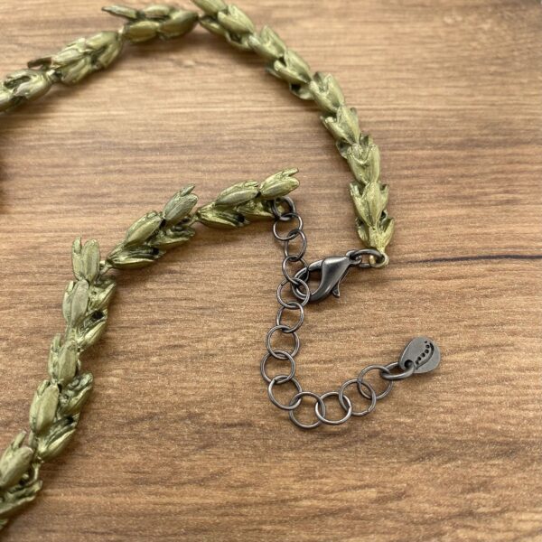 Green leaf chain necklace with clasp.