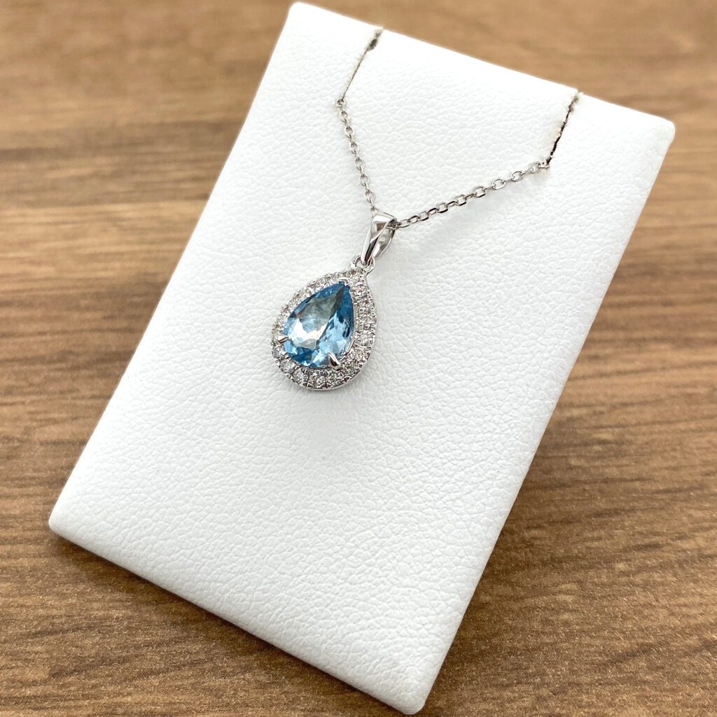 Pear-shaped aquamarine pendant necklace.