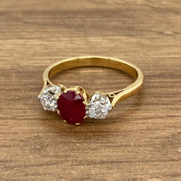 Gold ring with ruby and diamonds.