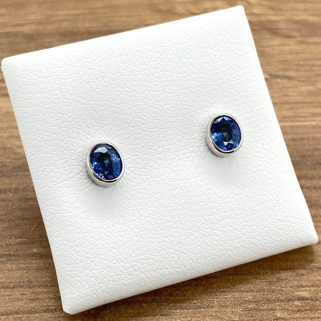 A pair of blue sapphire stud earrings.