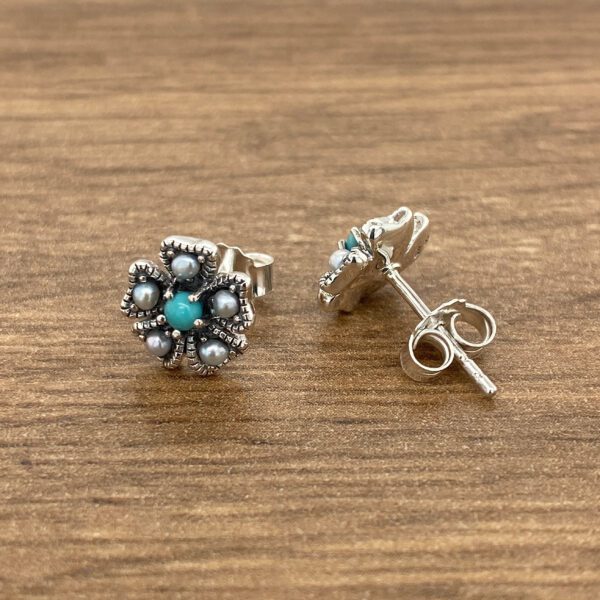 Silver flower earrings with turquoise and pearls.