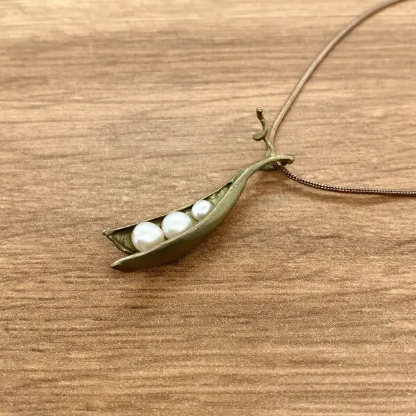 Pea pod necklace with pearl charms.