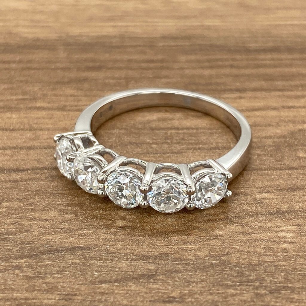 Diamond ring with six round stones.