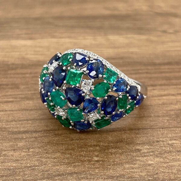 Emerald and sapphire ring with diamonds.