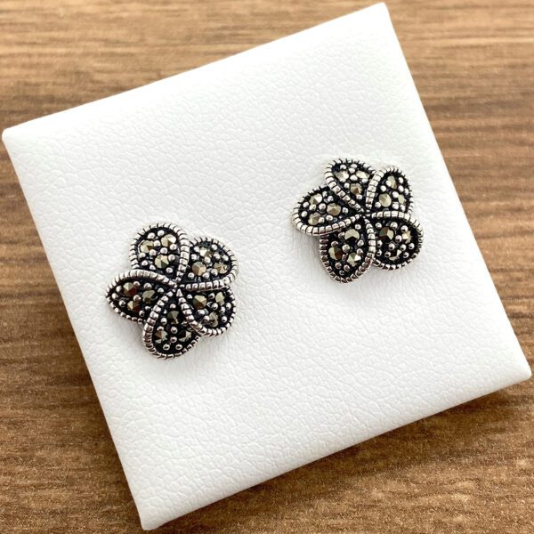 Silver marcasite flower stud earrings.