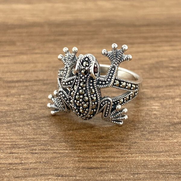 Sterling silver marcasite frog ring.