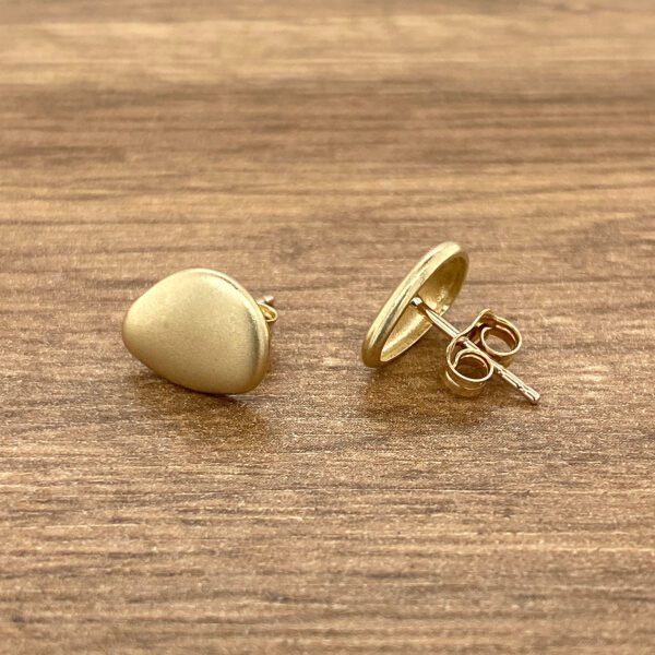 Gold pebble stud earrings.