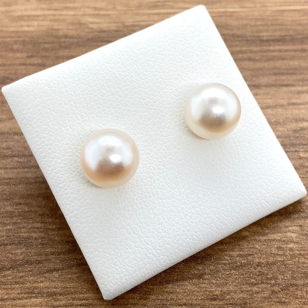 Pair of pearl stud earrings.