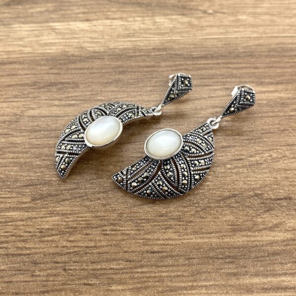 Marcasite and pearl drop earrings.