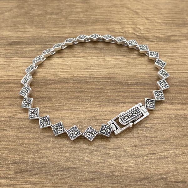 Marcasite diamond bracelet in silver.