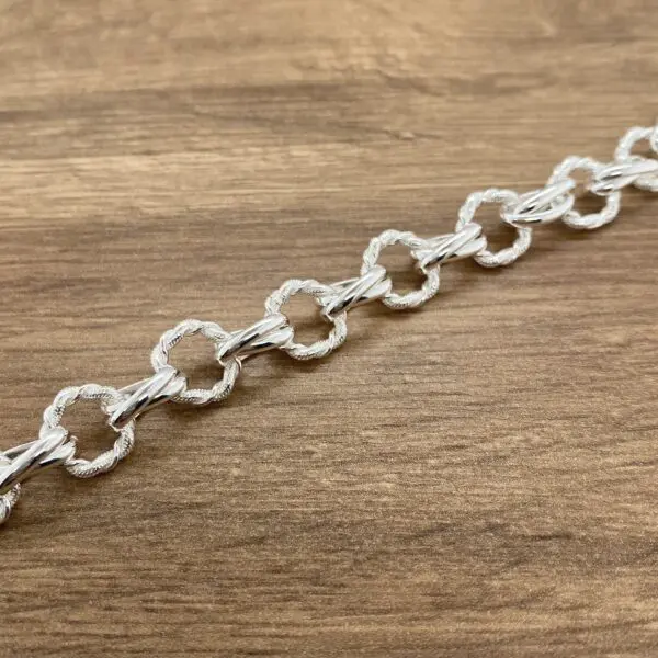 Silver chain bracelet, twisted links.