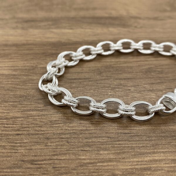 Silver textured link bracelet.