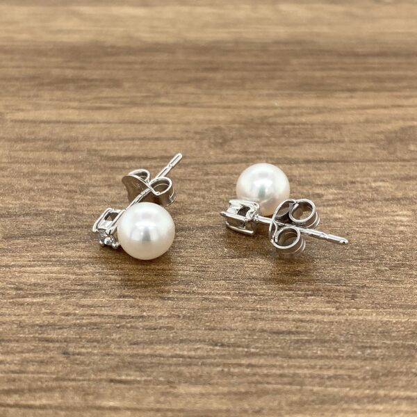 Pearl and diamond stud earrings.