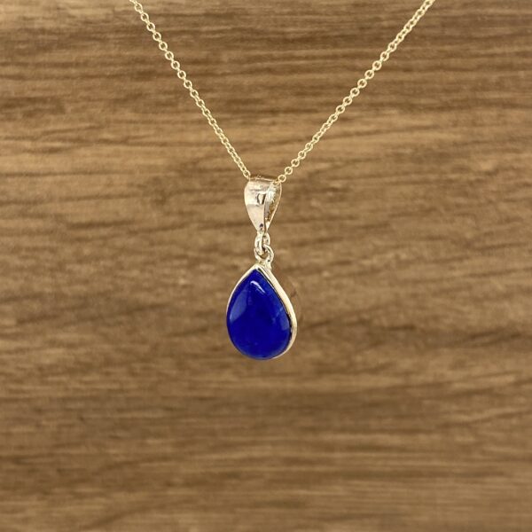 Teardrop lapis lazuli pendant necklace.