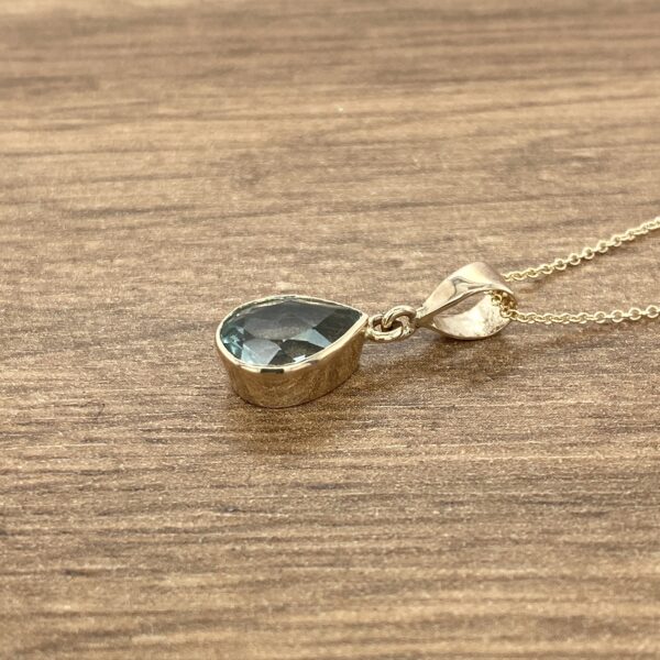 Gold aquamarine pear pendant necklace.